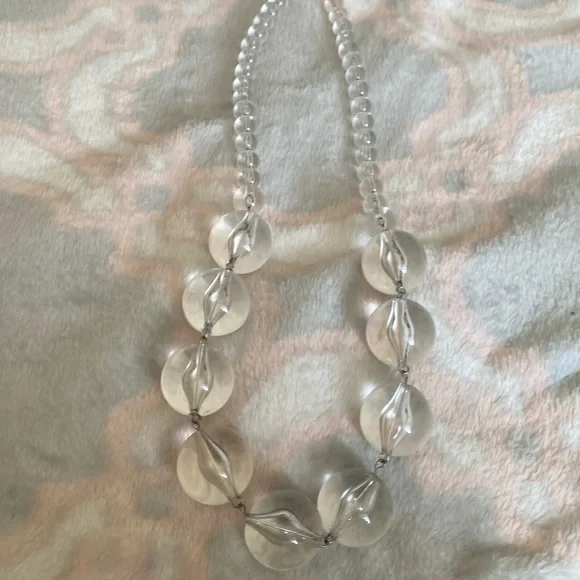 Clear beaded necklace. - Picture 1 of 6
